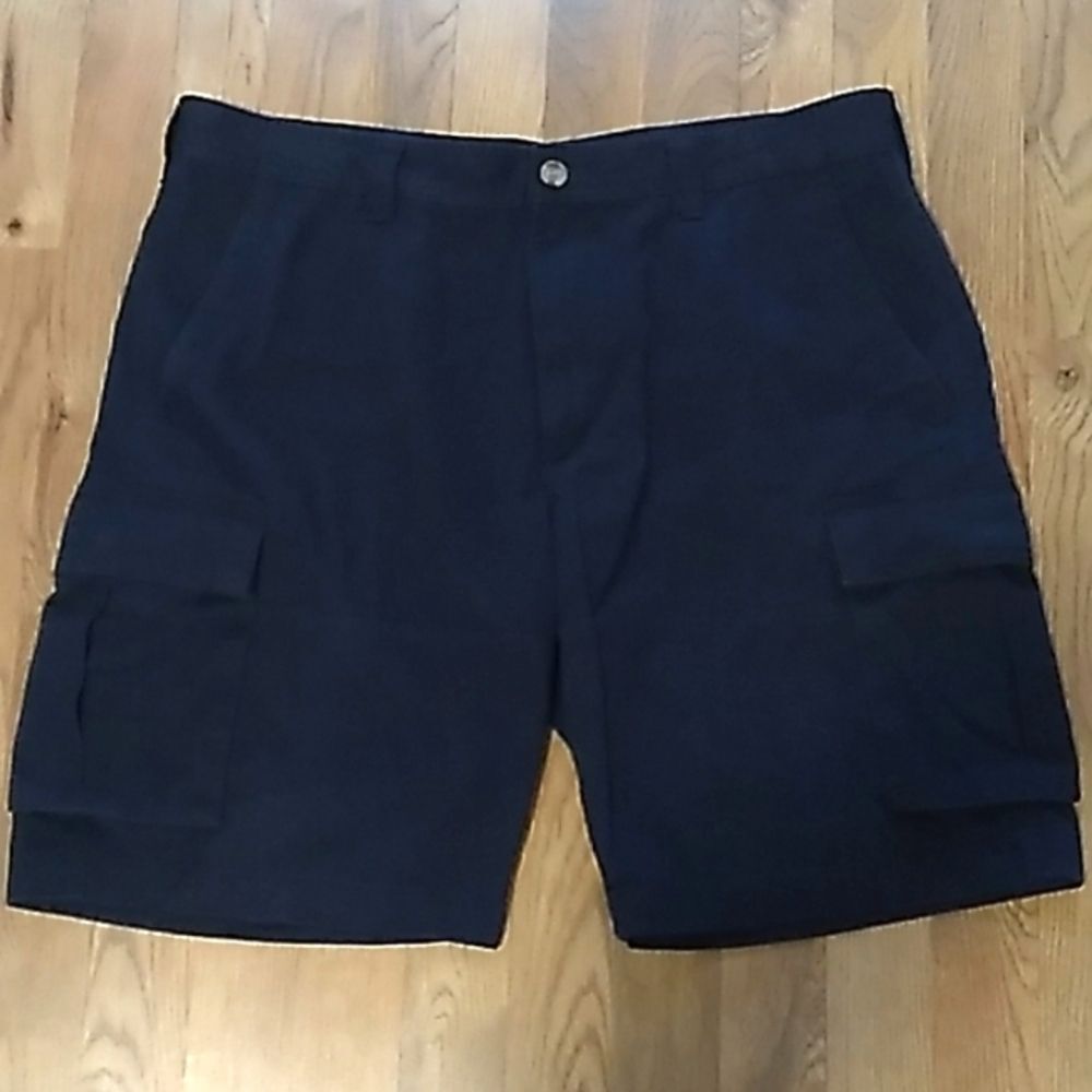 Club Room Men's Navy Blue Cargo Shorts. Size 38W